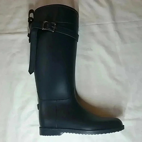 dirty laundry rain boots - Picture 1 of 11